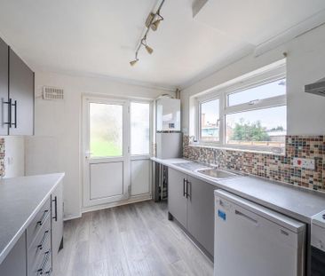 3 bedroom semi-detached house to rent - Photo 6