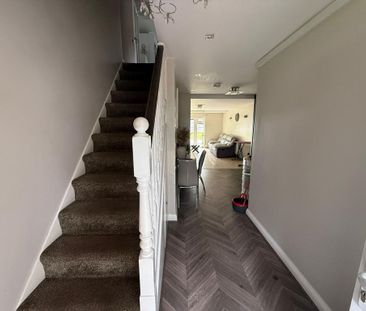 4 bedroom end of terrace house to rent - Photo 4