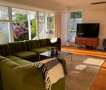 Sun filled, renovated, 3 bedroom family home - Photo 6