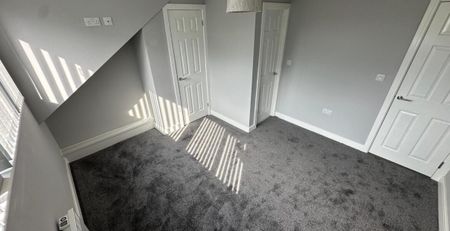 FLAT B, CROSS GREEN CRESCENT, LEEDS, LS9 0DD - Photo 4