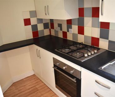 2 bedroom semi-detached house to rent - Photo 3