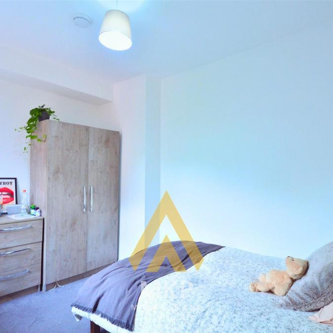 6 bedroom terraced house to rent - Photo 1