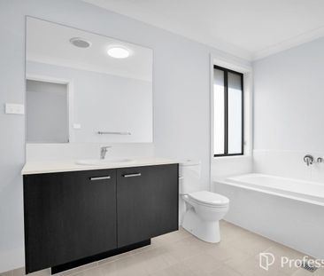 Modern Family Home in Box Hill - Photo 2