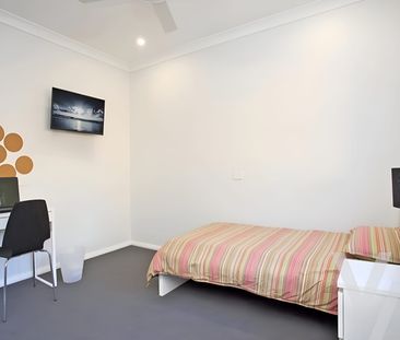 37 Moore Street, Birmingham Gardens NSW 2287 - House For Rent | Domain - Photo 2