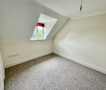 ***6 MONTHS ONLY*** Five bedroom detached family home in village lo... - Photo 1