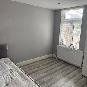 Room in a Shared House, Outram Road, E6 - Photo 2