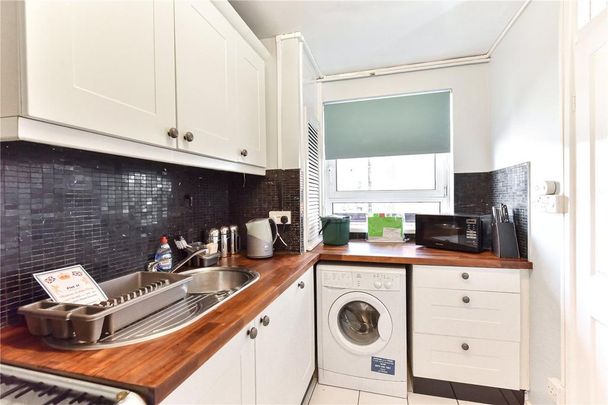 Studio to rent - Photo 1