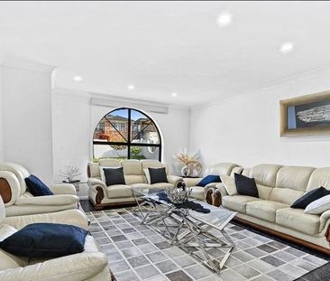 Grand Family Living in a Tranquil Cul-de-Sac - Photo 6