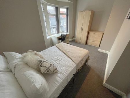 4 bedroom terraced house to rent - Photo 2