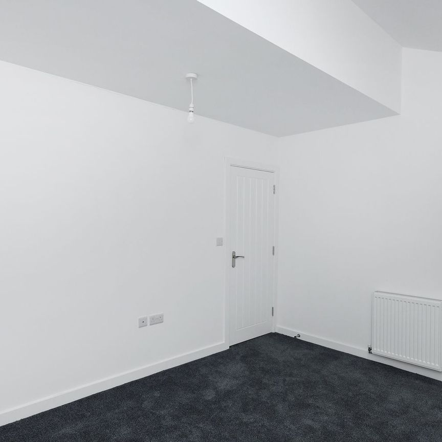 Third Avenue, Nottingham, NG7 - Photo 1