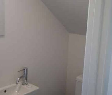 Modern 2 Bedroom tounhouse with bedroom balcony - Photo 5