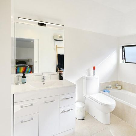 8/27 Darvel Street - Photo 2