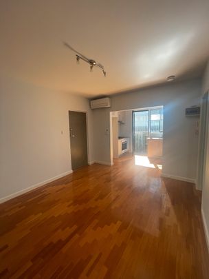 Ground Floor Apartment with Courtyard - Photo 1