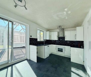 3 bedroom end of terrace house to rent - Photo 5
