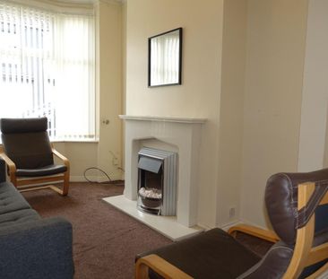 3 bedroom House To Let - Photo 2