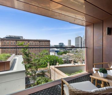 BOUTIQUE APARTMENT WITH DESIGNER FINISHES IN THE ROCKS | Furnished - Photo 6