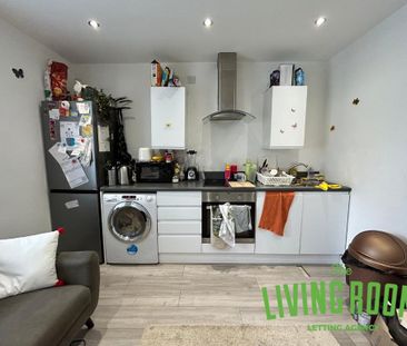 2 bedroom flat to rent - Photo 4