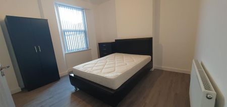 6 bedroom terraced house to rent - Photo 4