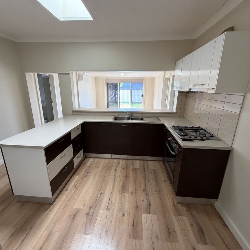 Classic 4Br Home in Altona North! - Photo 1