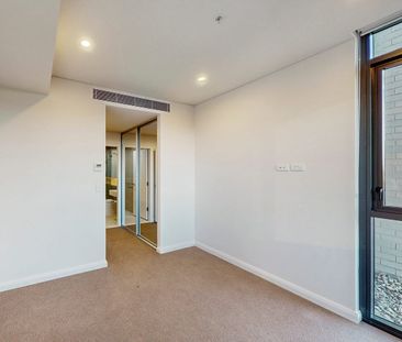 Spacious Two Bedroom Apartment with Carspace - Photo 4
