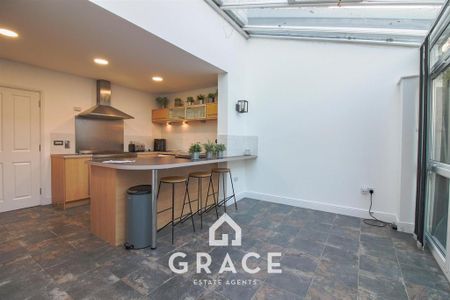 3 bedroom terraced house to rent - Photo 3