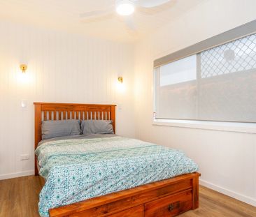 Private, Partially Furnished Granny Flat - Lawn Maintenance Included! - Photo 2
