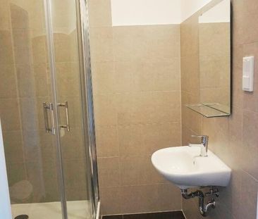 przestronny pokój z własną łazienką i wspólną kuchnią - Zdjęcie 3