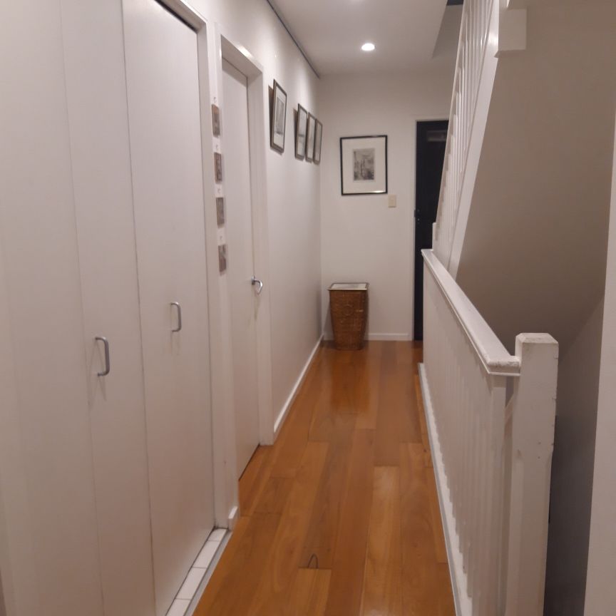 Lilyfield - Photo 1