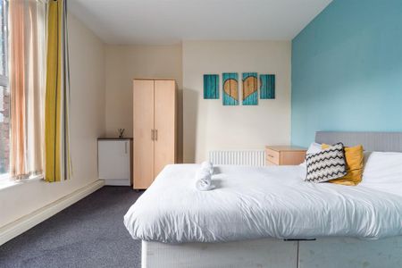 3 bedroom apartment to rent - Photo 2