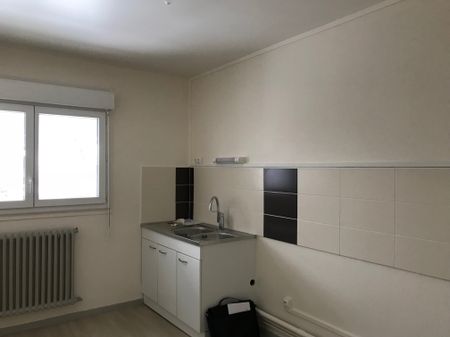 Location - Appartement T4 - 75 m² - Maîche - Photo 3