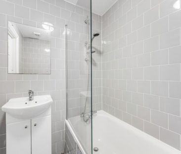 Studio House To Let - Photo 2