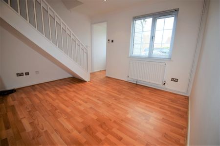 One Bedroom End Terrace House To Let in Springfield - Photo 5