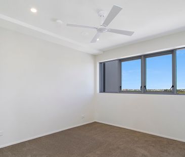 Stylish Top-Floor Apartment in Exclusive Anchorage Apartments - Photo 6