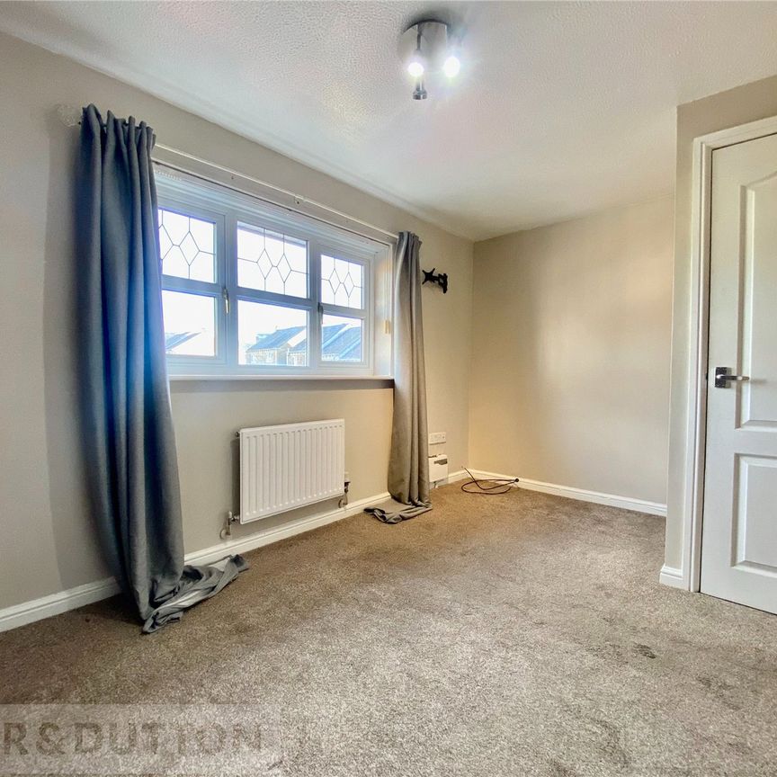 Woodside Close, Lees, Oldham, Greater Manchester, OL4 - Photo 1