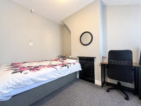 2 bedroom terraced house to rent - Photo 4
