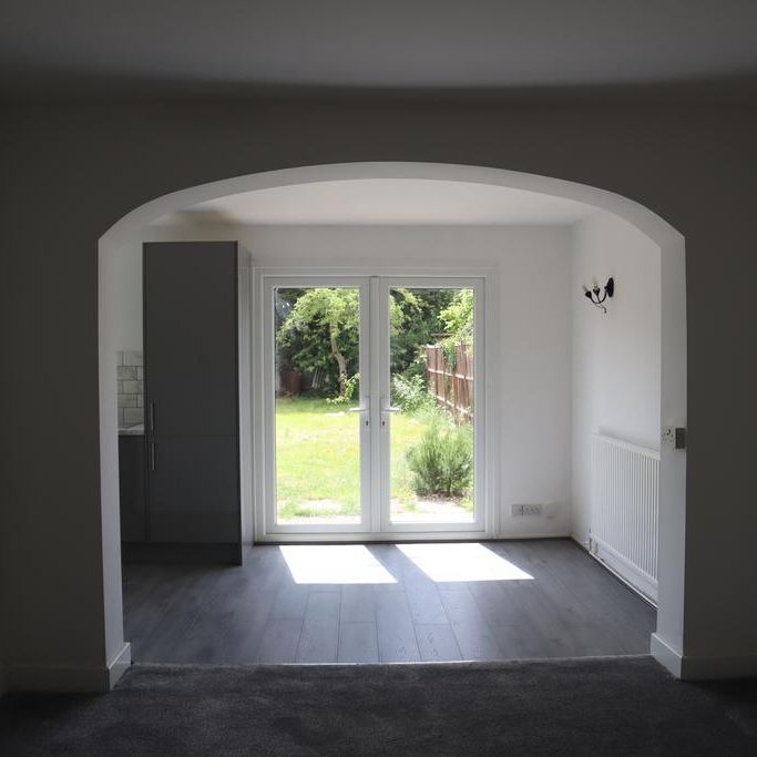 3 bedroom semi-detached house to rent - Photo 1