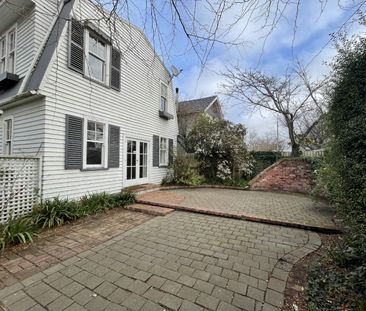 Spacious & Sun-Drenched Family Home in Merivale - Photo 3