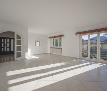 ACCOGLIENTE 5.5 LOCALI CON GIARDINO PRIVATO | COSY 5.5-ROOM APARTME... - Photo 2