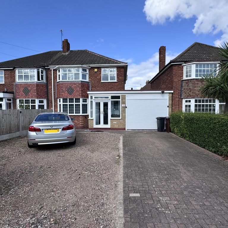3 bedroom semi-detached house to rent - Photo 1