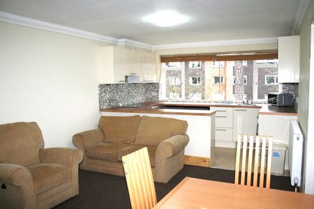 2 Bed Flat, Southcote Road, RG30 - Photo 3