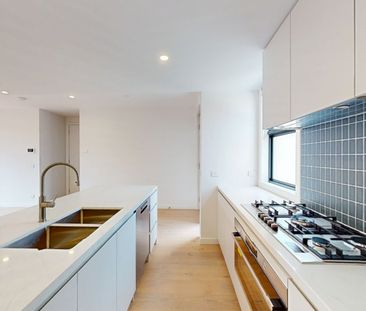 Fresh, Modern, and Minutes from the Beach - Photo 4