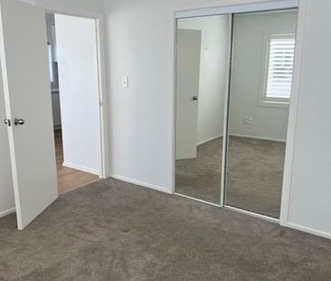 Takapuna apartment with a view - Photo 5