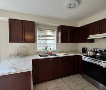 For Lease - 163 Flagstone Way, Newmarket, Ontario - Photo 5