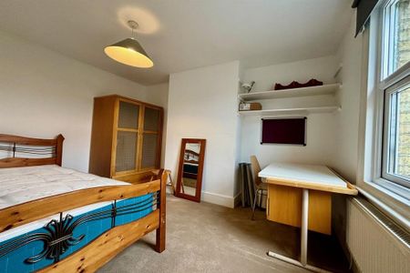 4 bedroom terraced house to rent - Photo 5