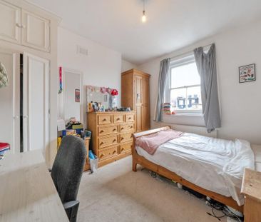 3 bedroom flat to rent - Photo 4