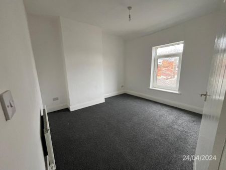 3 bedroom terraced house to rent - Photo 4