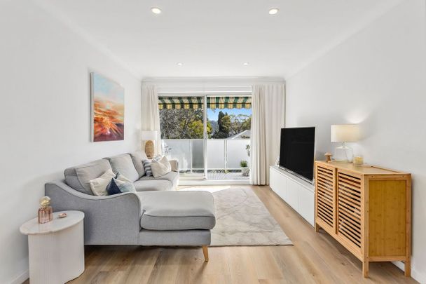 Bright & Stylish Apartment with Leafy Outlooks in the Heart of Newport - Photo 1