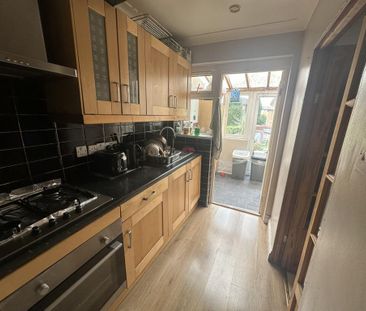 4 bedroom semi-detached house to rent - Photo 5