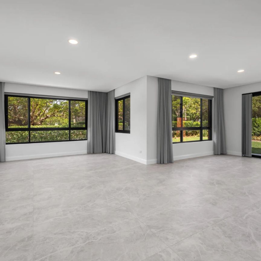 Spacious five-bedroom home - $2200/w. Together with two studios - $3000/w - Different Entry - Photo 1