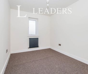 5 bedroom detached house to rent - Photo 3